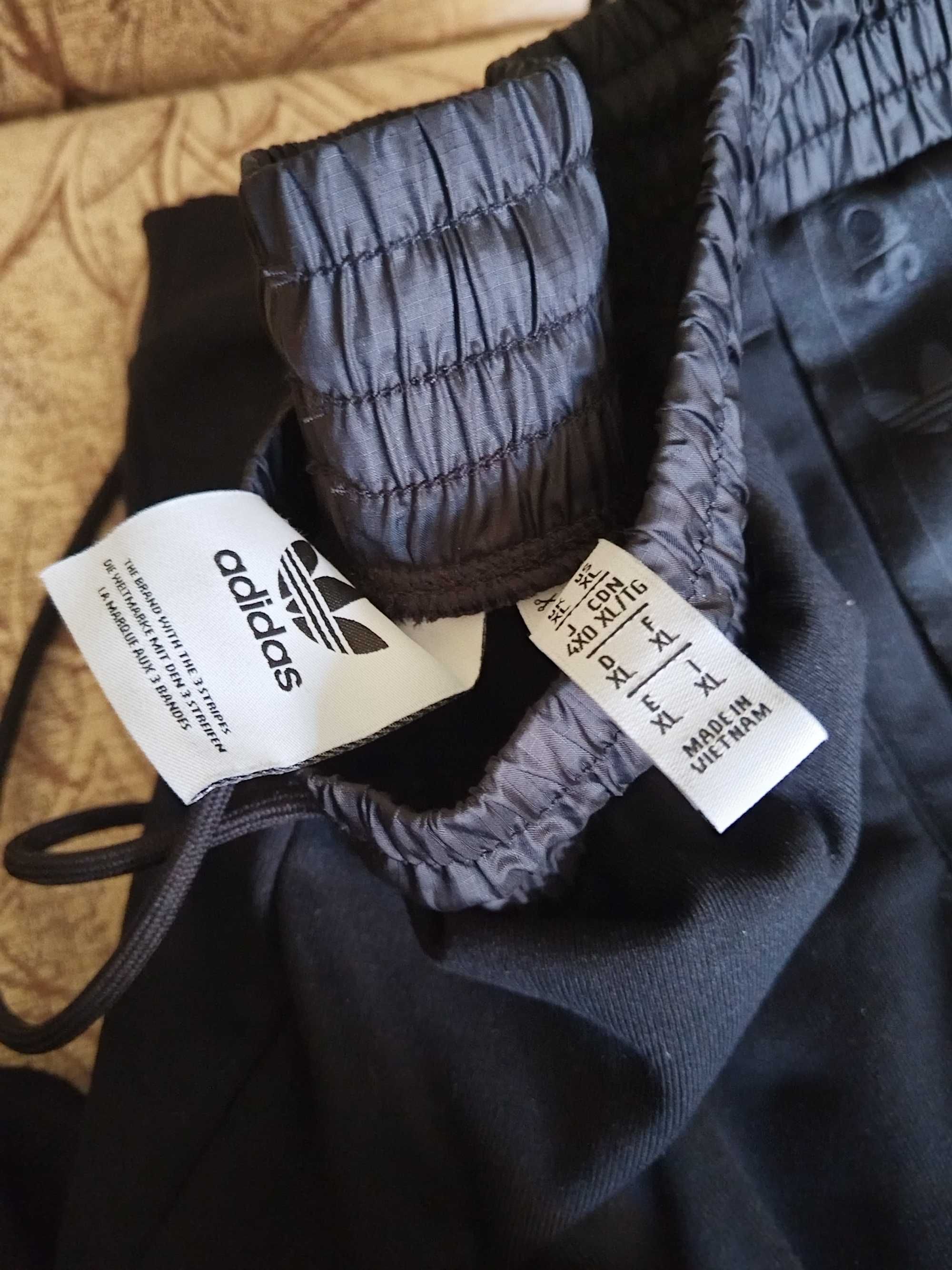 комлект долнище и горнище на Adidas