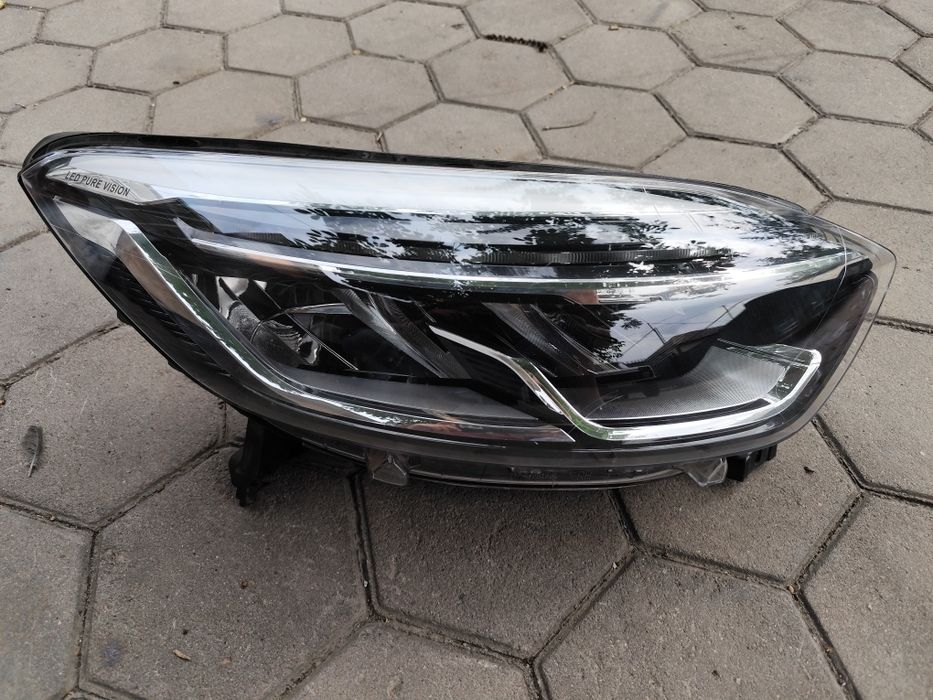 Передняя правая фара от Renault Kaptur 18-21 года