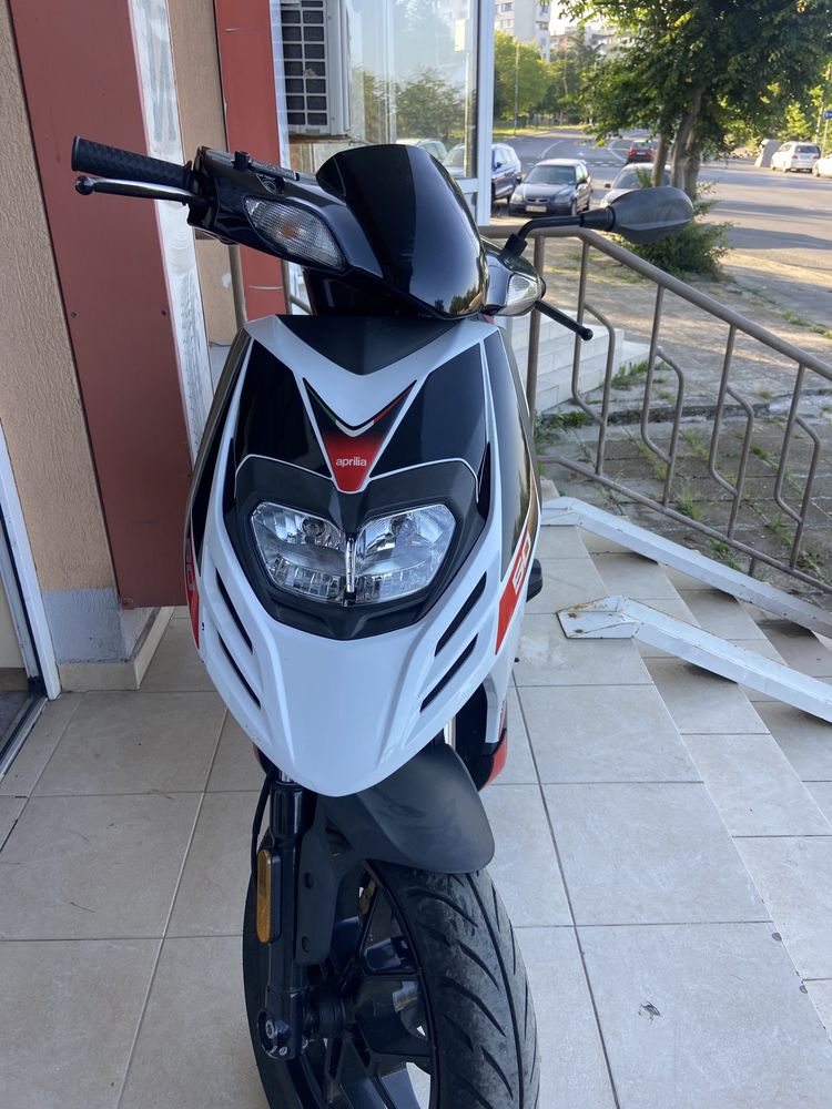 Скутер Aprilia