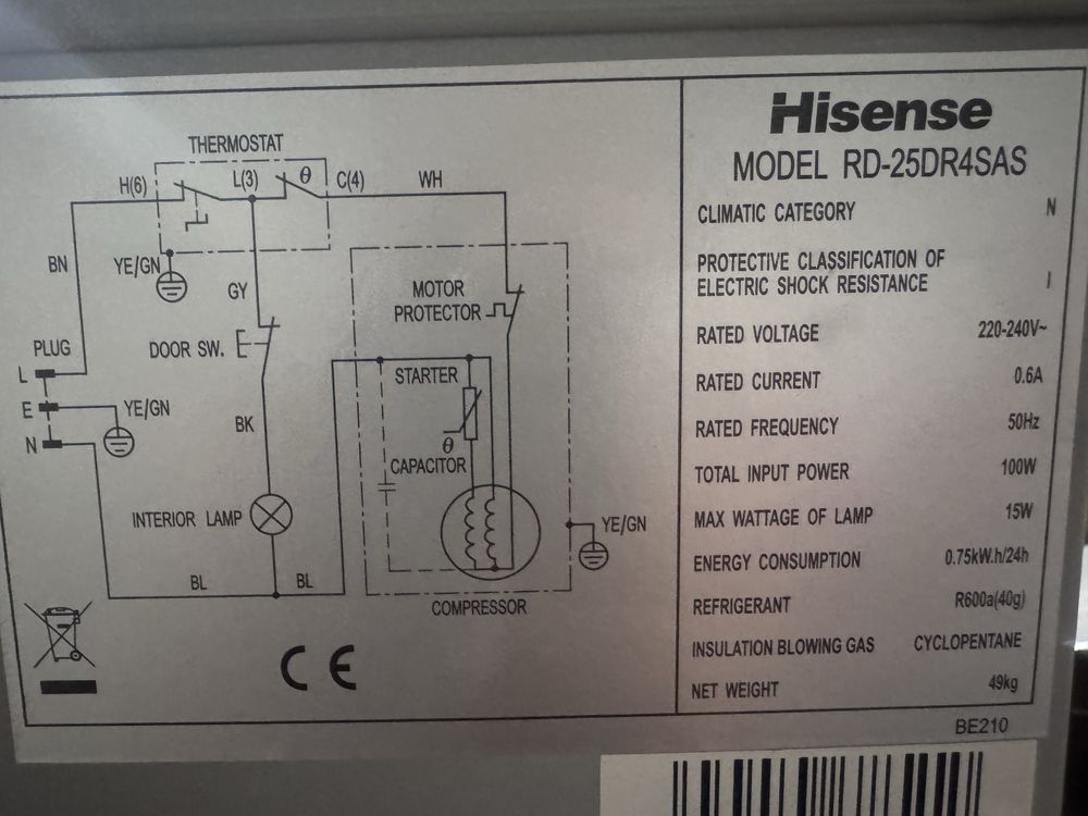 Хладилник с горна камера Hisense