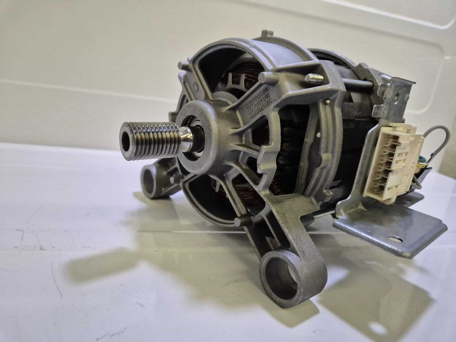 Motor masina de spalat Indesit , 3 prinderi Nidec WU112T45I00 / R3
