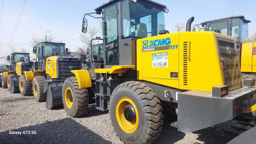Продаем фронтальный погрузчик XCMG LW300KN