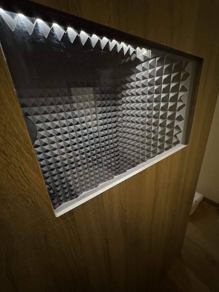 Cabina de inregistrare audio profesionala izolata acustic