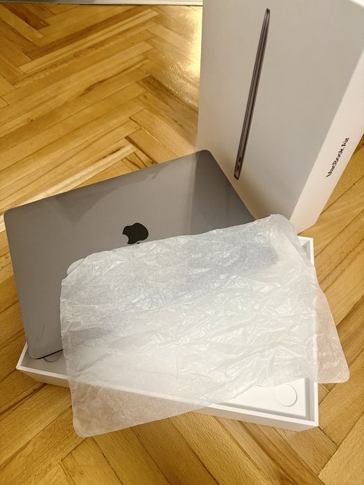 Macbook Air M1 13 Space Gray 256GB impecabil