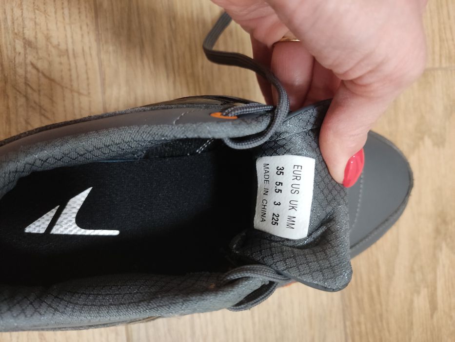 Маратонки със сгъваеми кънки