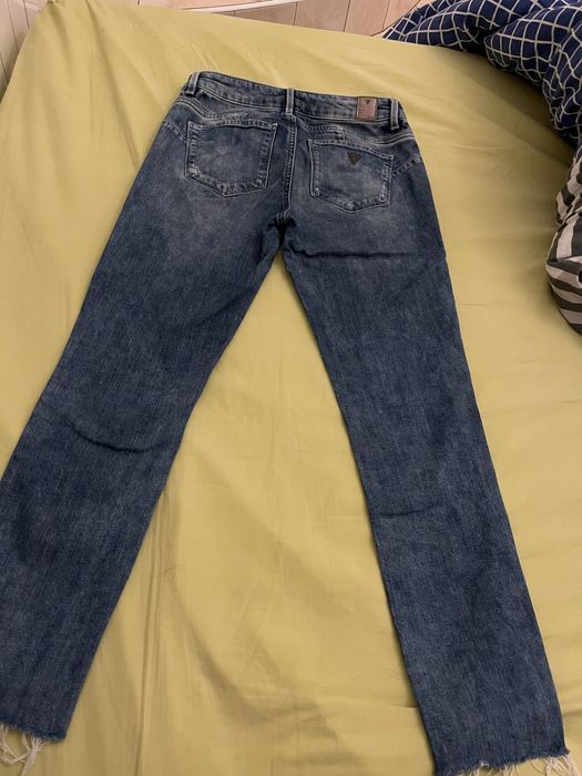 Blugi guess noi.