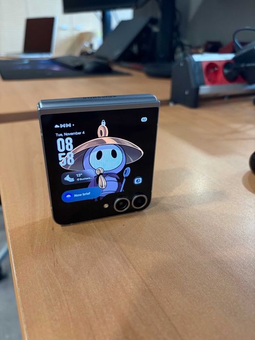 Samsung Galaxy Z Flip 6 + cadou