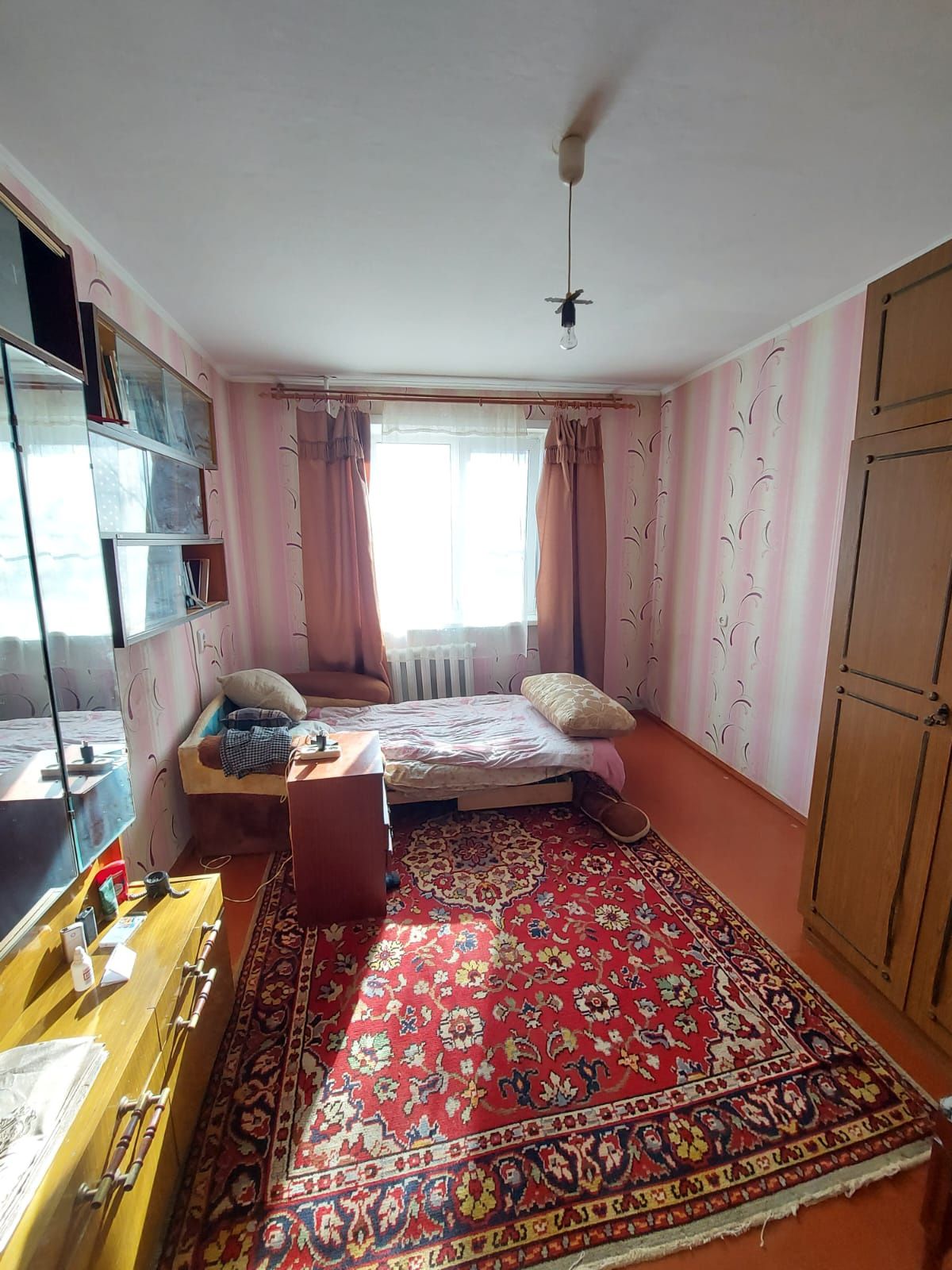 Продам 2 комнатную квартиру, ленинградку район 17 школы, ТД Океан.