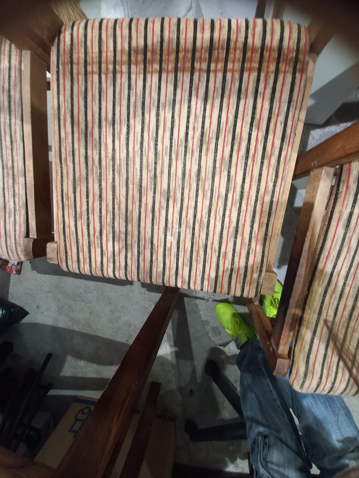 Шест стабилни стола ,продавам ги заедно