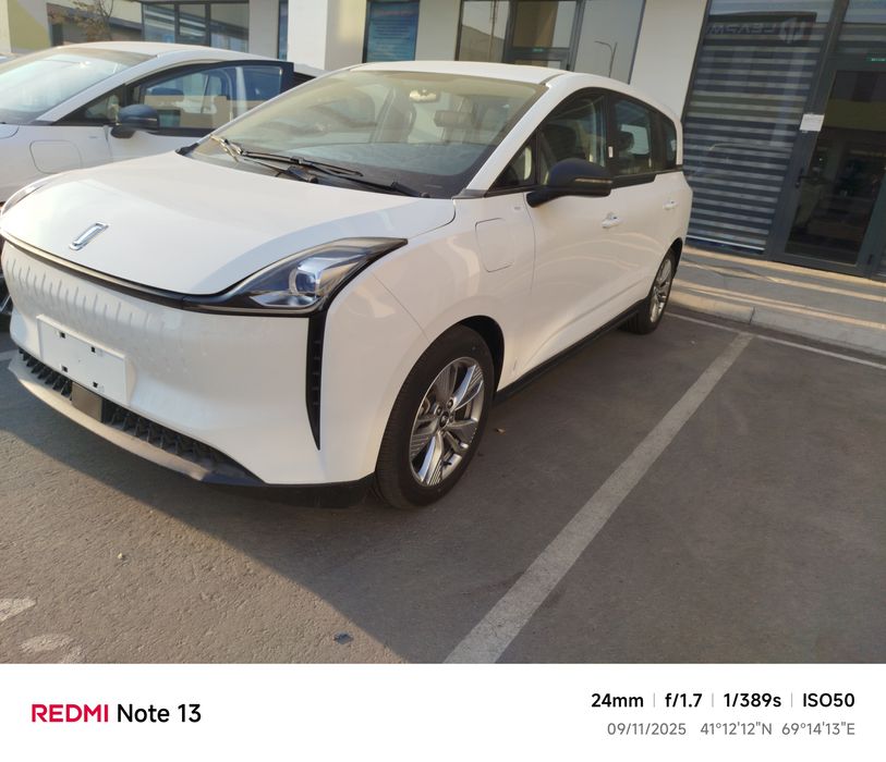 Bestune oilaviy yangi avtomobil