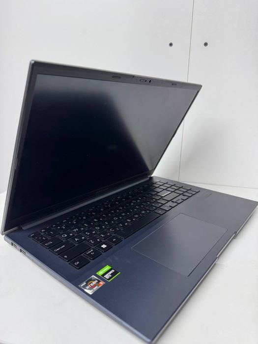Asus Vivobook.