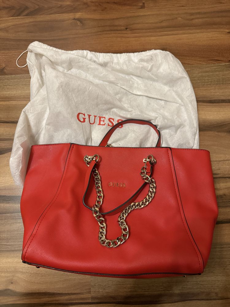 Червена чанта Guess