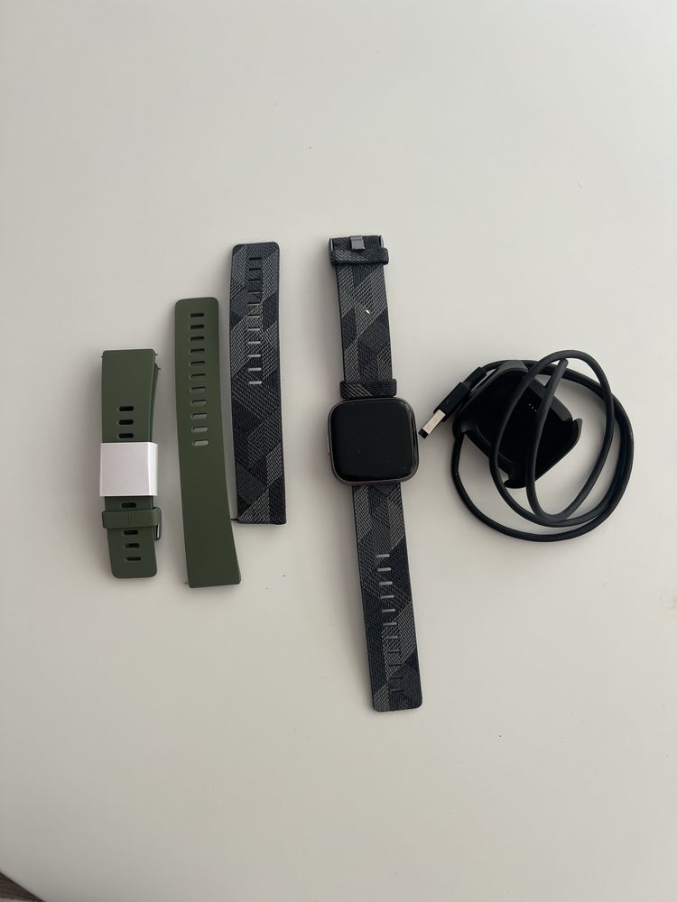 Часовник Fitbit Versa 2 Special edition