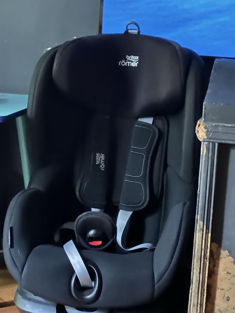 Столче за кола  Britax Romer , trifix2, i-SIZE , Cosmos Black .
