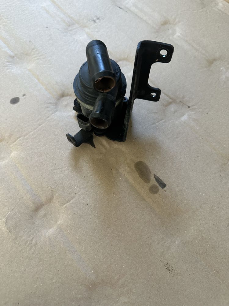 Pompa apa auxiliara audi a3 a4 a5 a6 q3 q5 2.0tdi cag cah cjc cgl