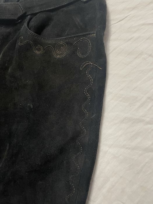 Lederhosen piele ( pantaloni bavarezi)