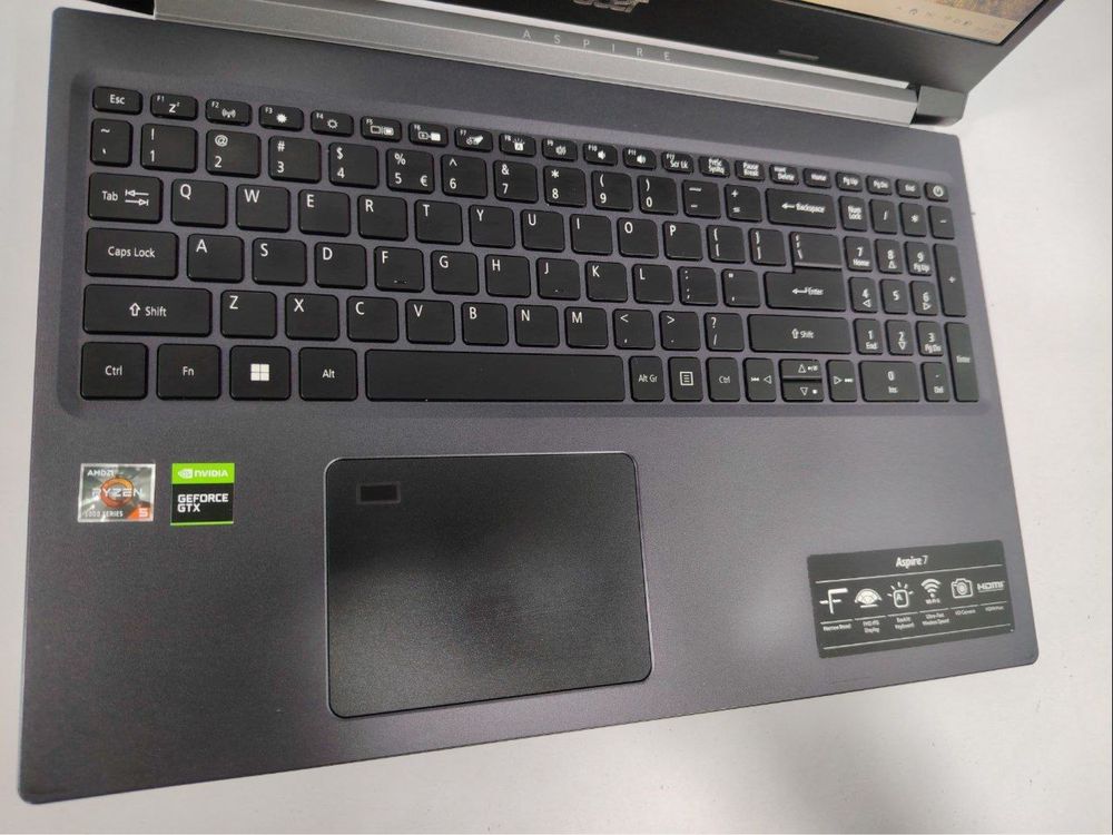 Kuchli Igrovoy Noutbuk Acer Aspire 7