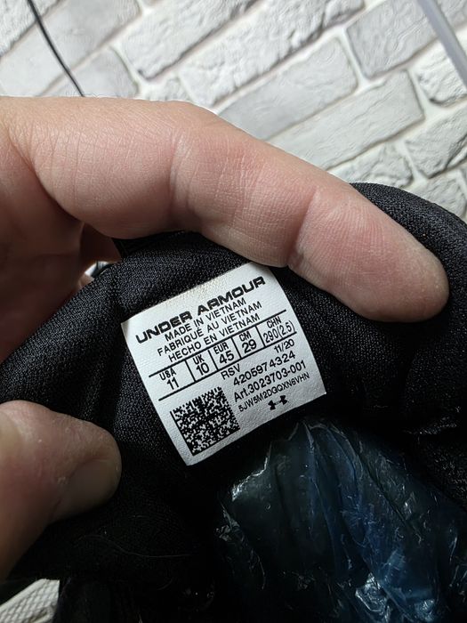 Оригинальные кроссы Under Armour