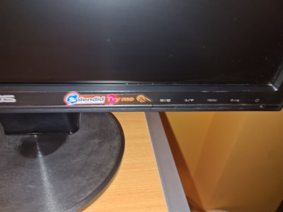 Vând assus ecran pt calculator