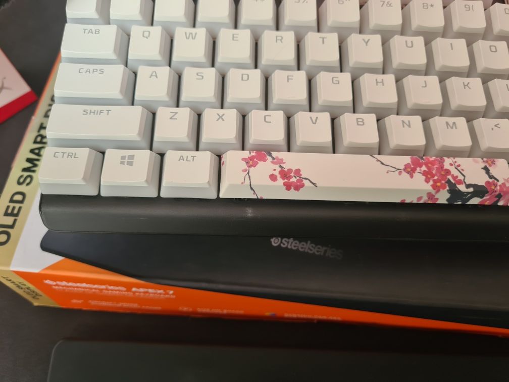 steelseries apex 7 механична клавиатура , cherry mx red, custom keycap