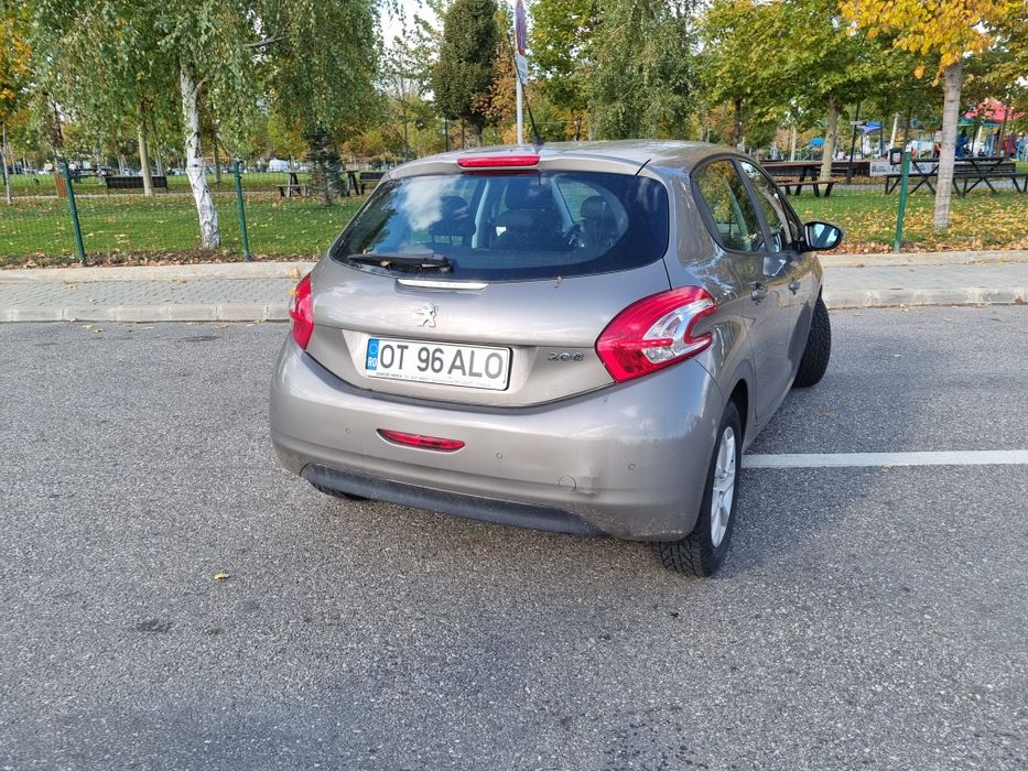 Se vinde Peugeot 208 /An fabricație:2012/Cutie automata/ 1.4 hdi