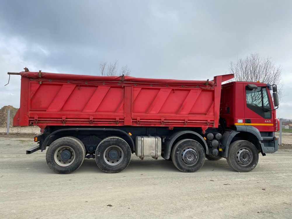 Vand autobasculanta iveco trakker 8x4