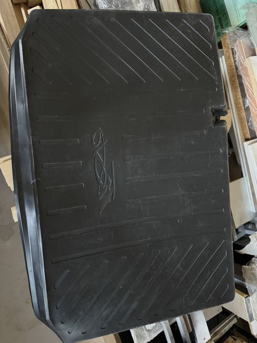 Твърда подложка за багажник Форд Фиеста