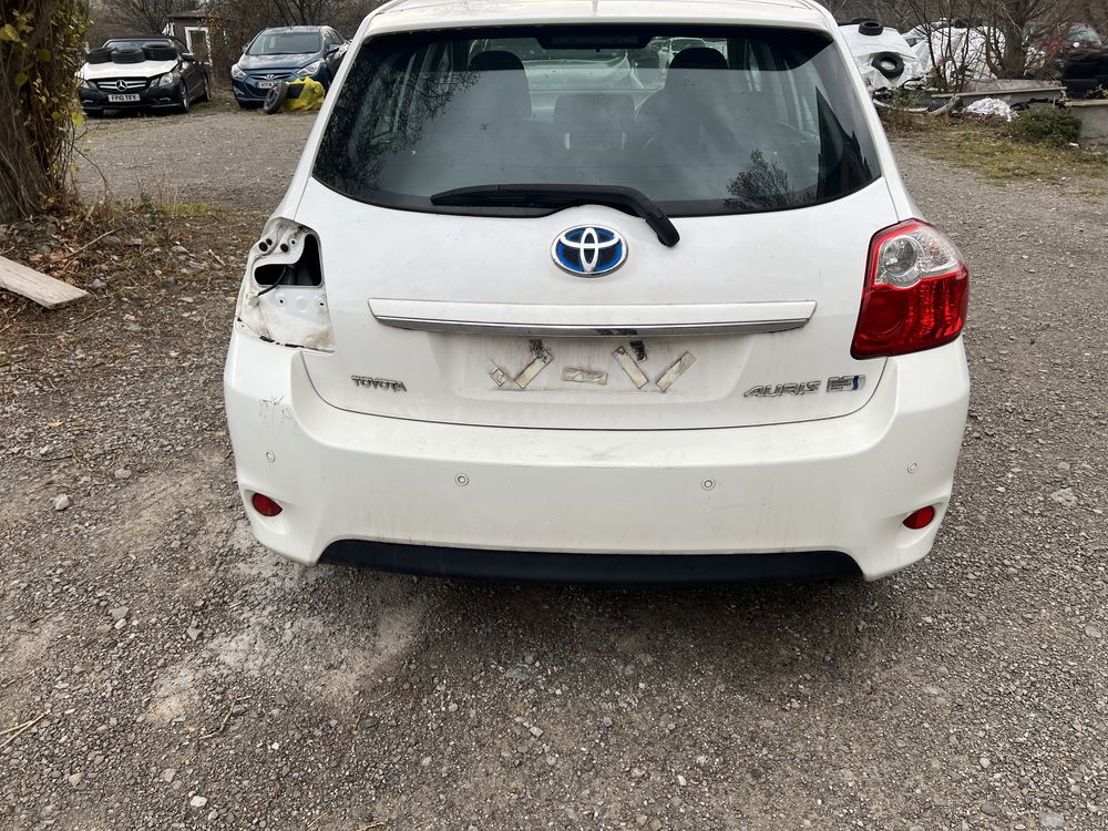 Toyota Auris 1.8 Hybrid Facelift НА ЧАСТИ