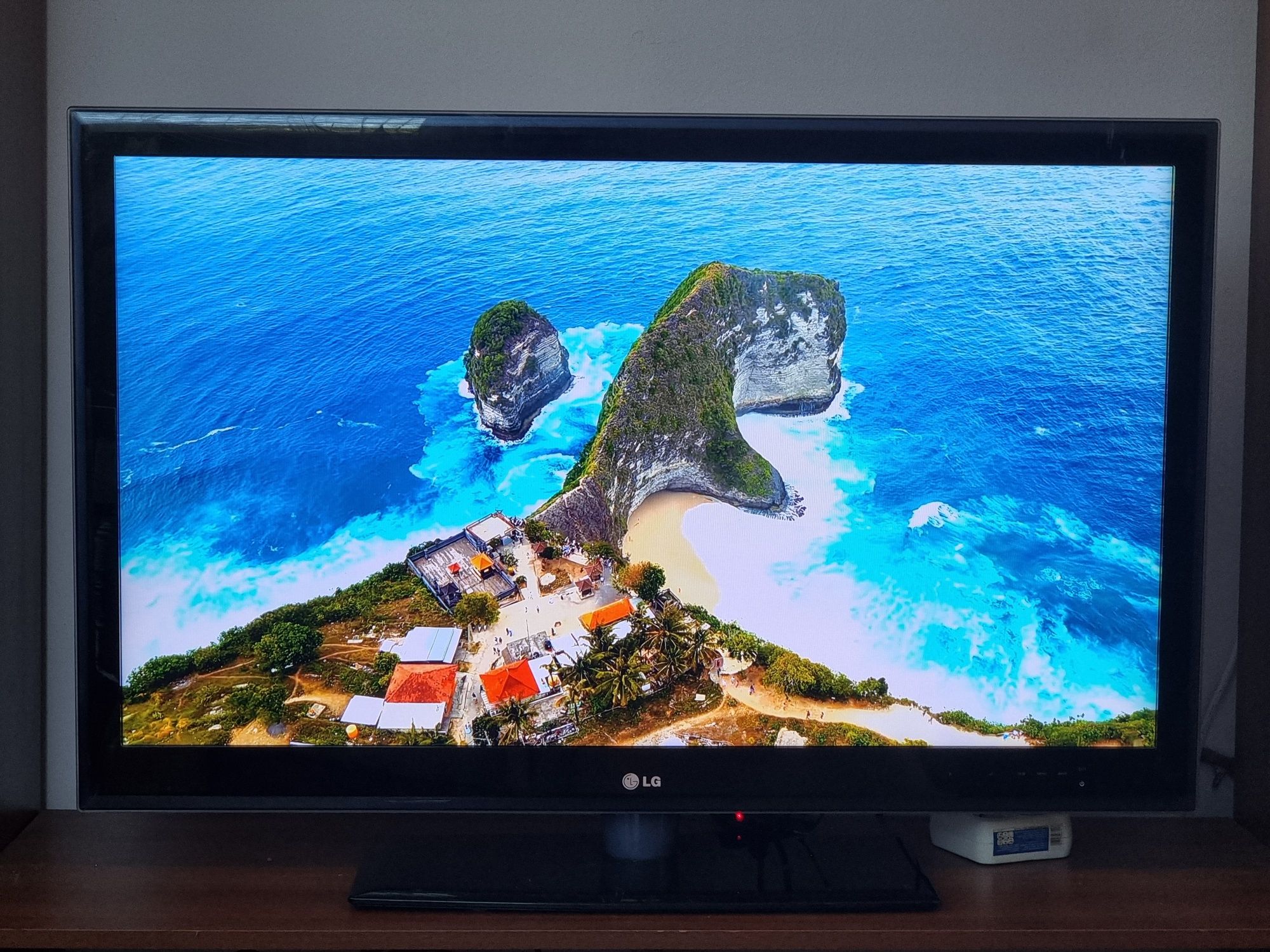 Телевизор/LG - 42" - FullHD , Цифтова + Ефирна