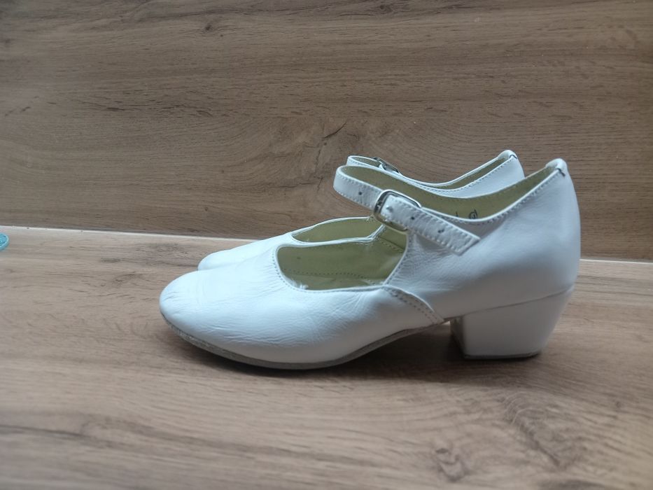 Продам новые туфли для танцев