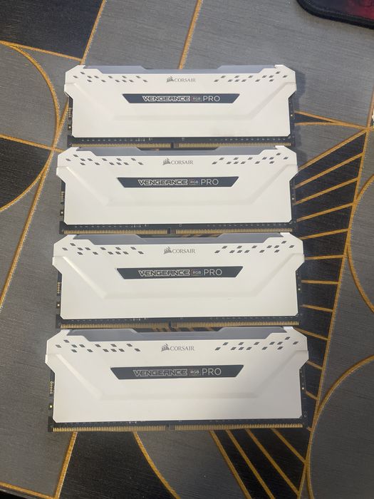Memorie ram ddr 4 32 GB