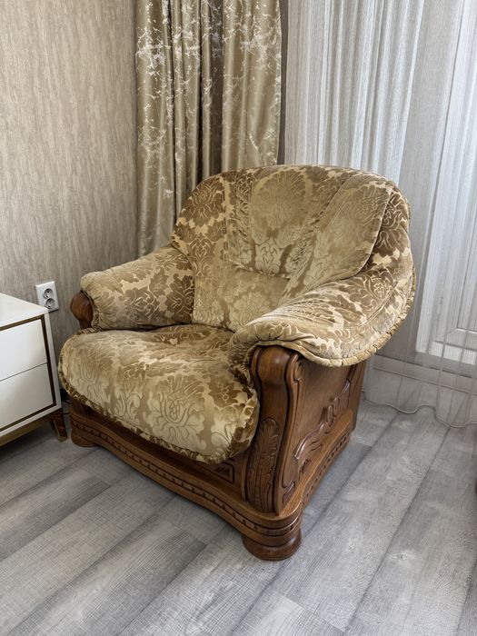 Продам кресло и тумбу под телевизор