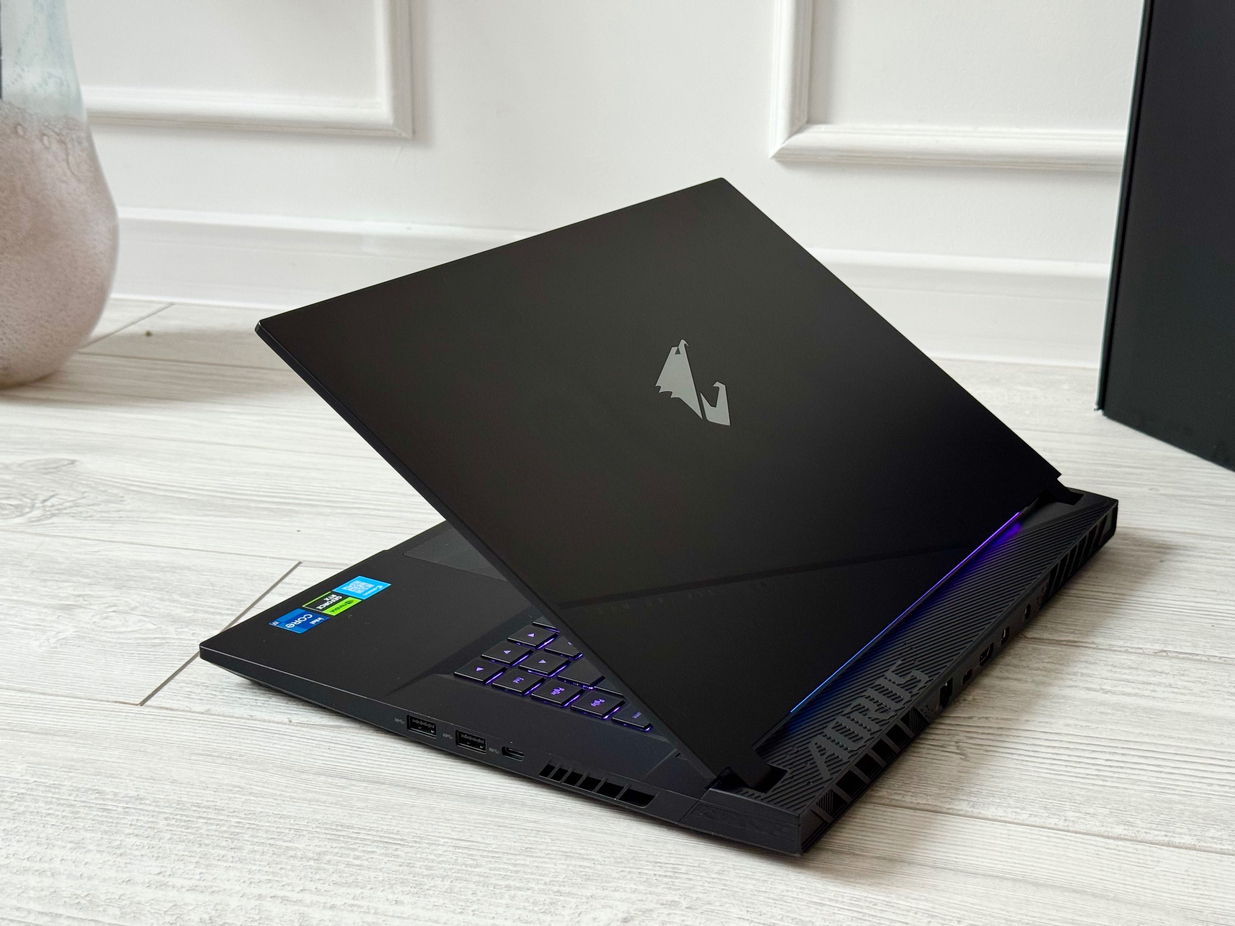 15.6 2K 165hz /RTX 4070 8GB /i7 13700H /32GB ram /1TB ssd/ Aorus RGB