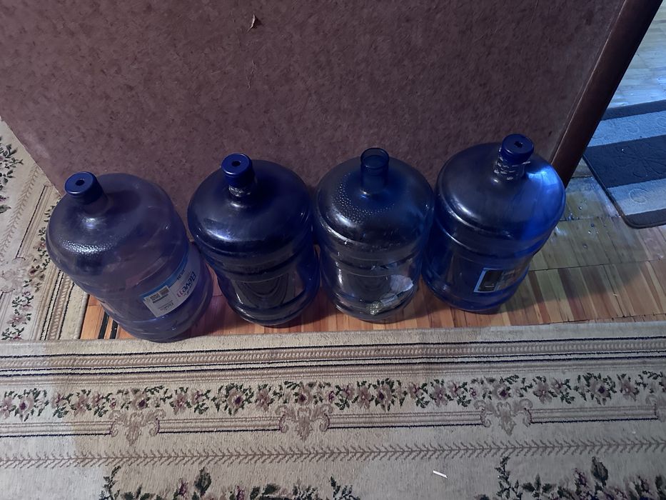 4 баклажки большие для водЫ