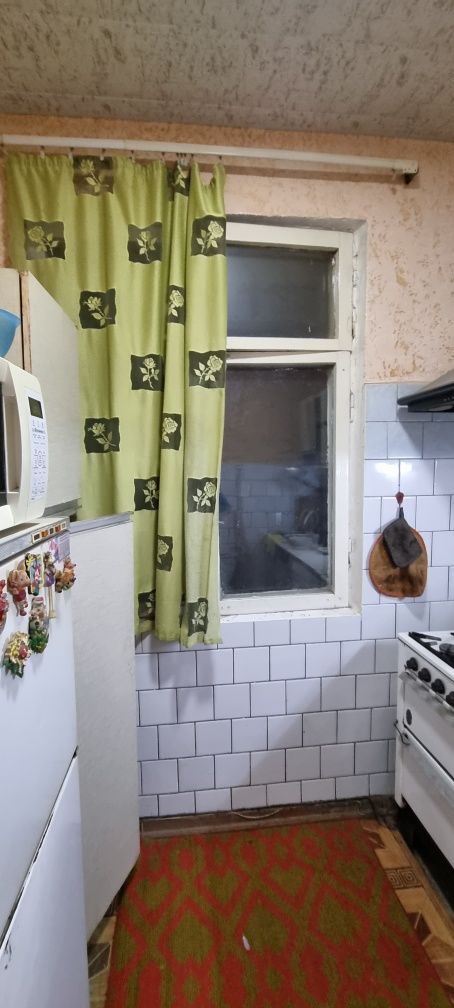 Продаю  свою квартиру 2 комнатную, 3 этаж. Не торец. Ориентир Фархадск