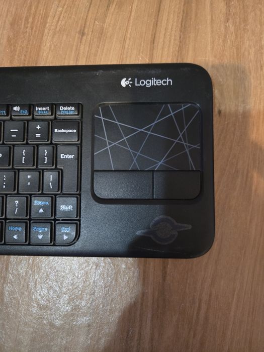 Vând tastatura Logitech cu touch