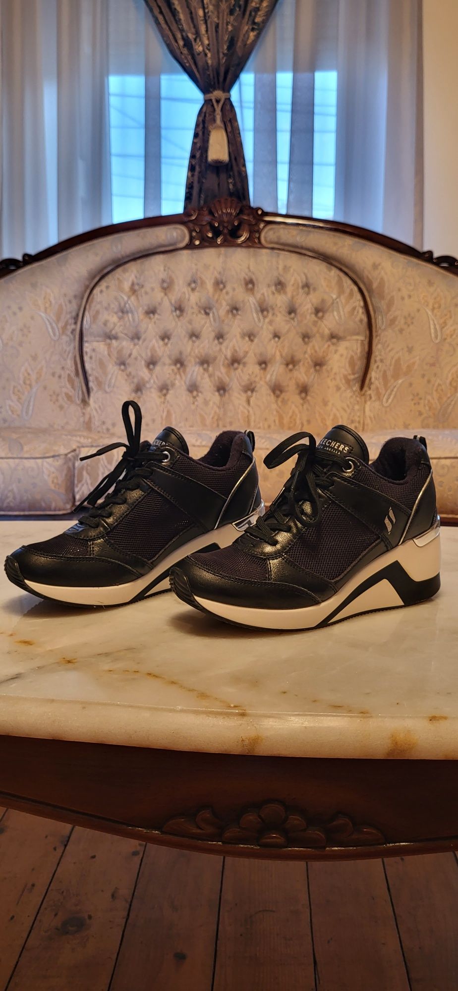 Дамски спортни обувки SKECHERS, номер 37