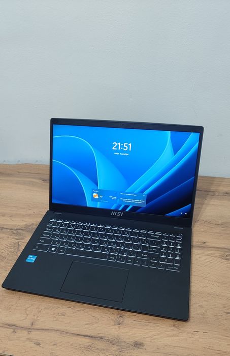 Ноутбук MSI Corei3 1215U. RAM 8GB. SSD 256GB