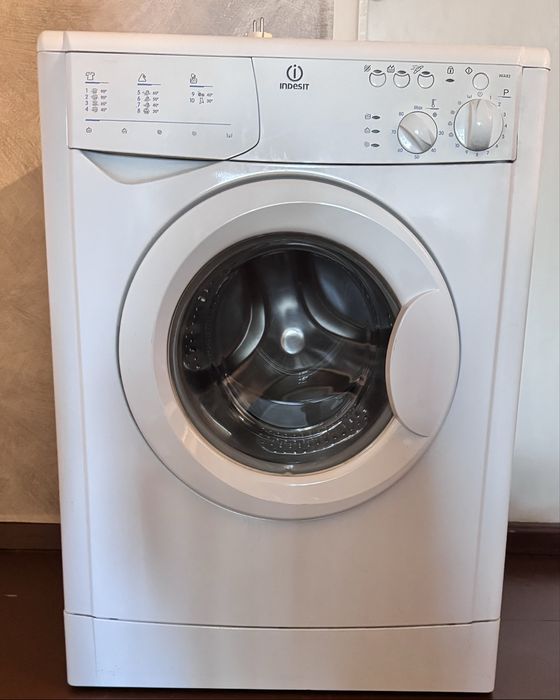 Продам стиральную машину INDESIT в хорошем состоянии