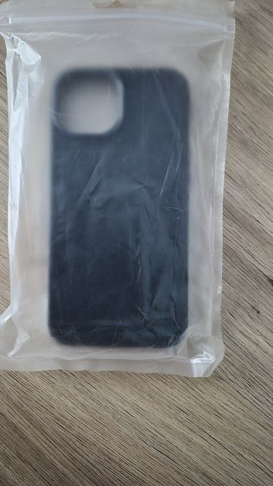 Huse iphone 14 noi si impecabile.
