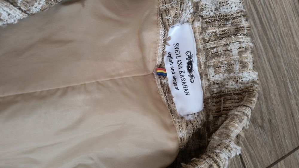 Sacou din stofa de calitate care conține și lână