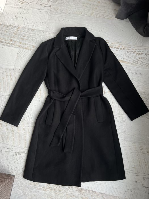 Черно палто Zara