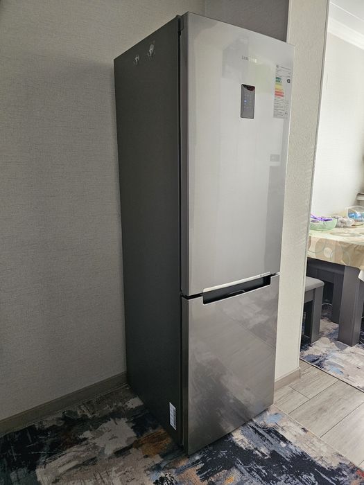 Янги холодильник сотилади. Продаётся новый холодильник.