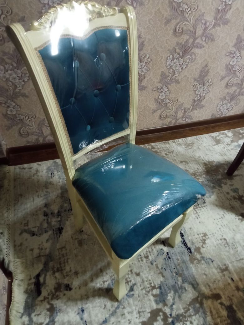 Стол и стулья (10шт)