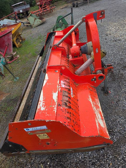 Tocatoare in tiranti la tractor resturi si păsune de 2.8m VIGOLO 2004