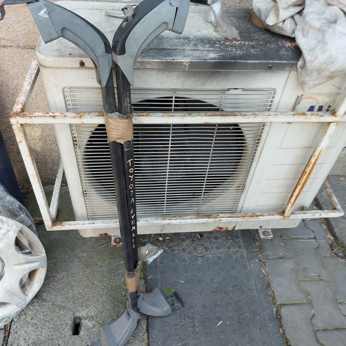 Оригинален багажник Toyota Avensis