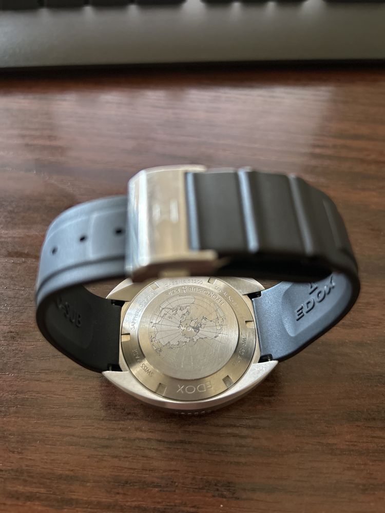 Часовник EDOX кварц