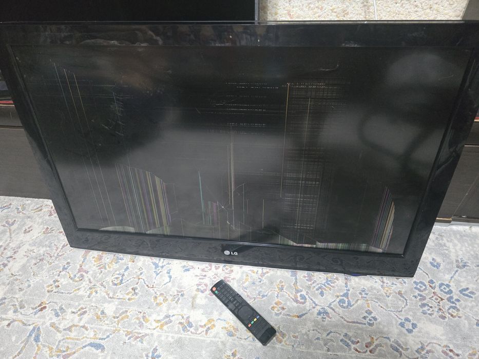 Продам телевизор на запчасти