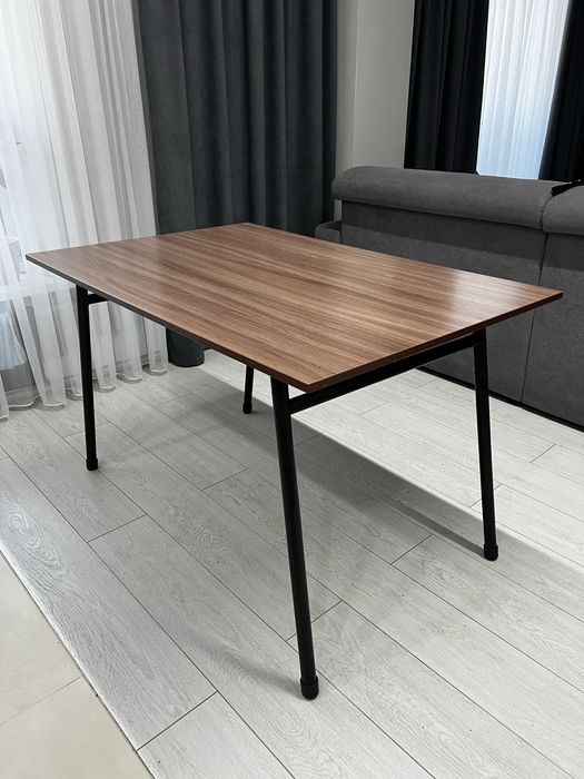 Продам стол в отличном состоянии. Размер 120*80. Цена 20 тыс.