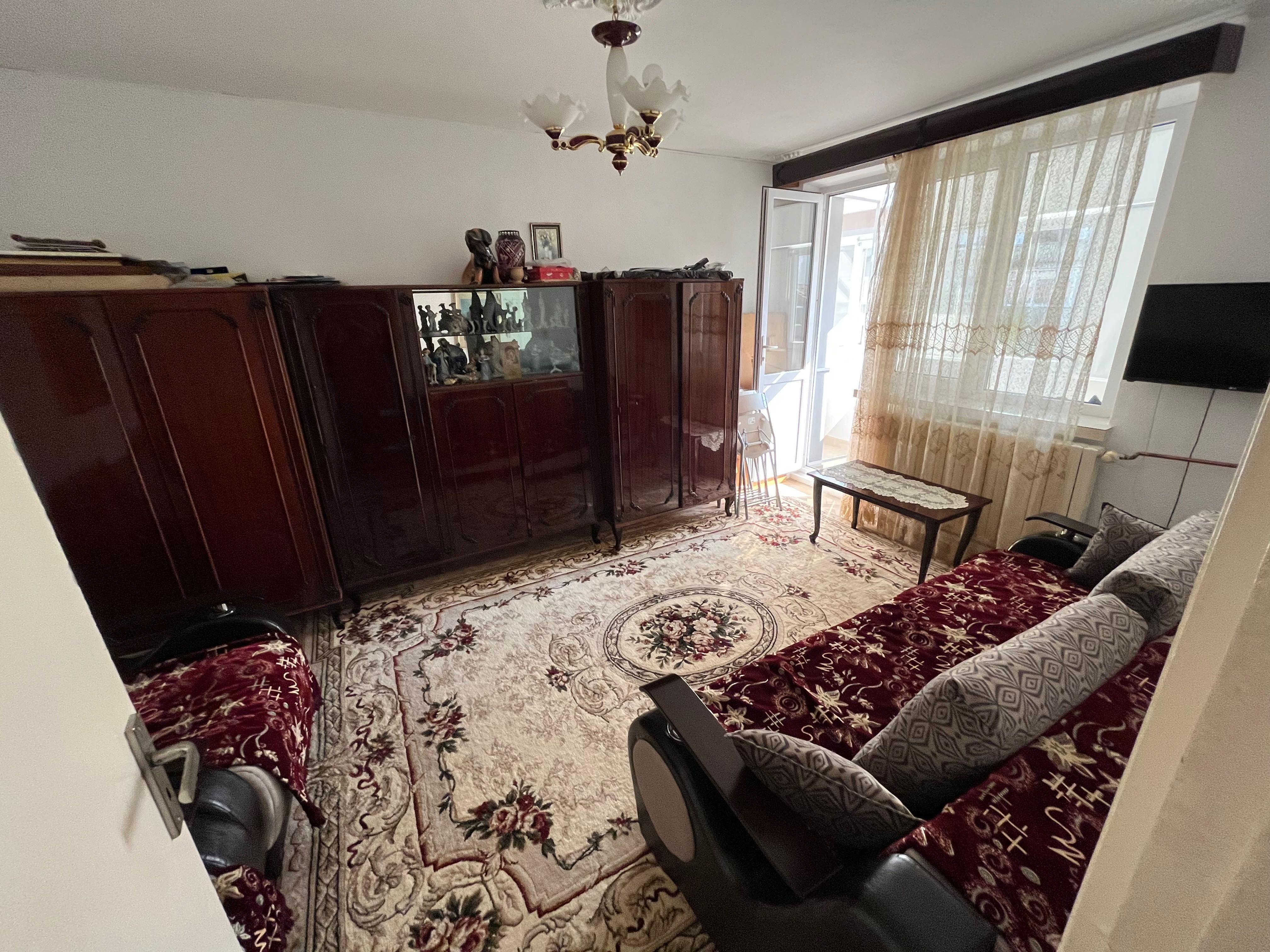 Vând apartament 2 camere decomandat